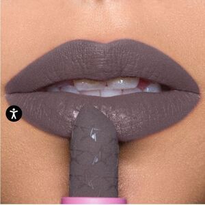 Jeffree Star Velvet trap lipstick in Grave Digger